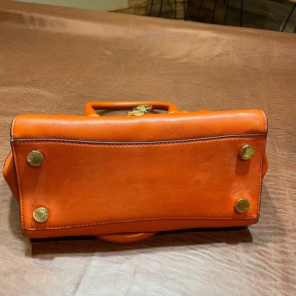 Michael Kors Tangerine Hamilton Satchel with lock and key.🔐 - Picture 2 of 5